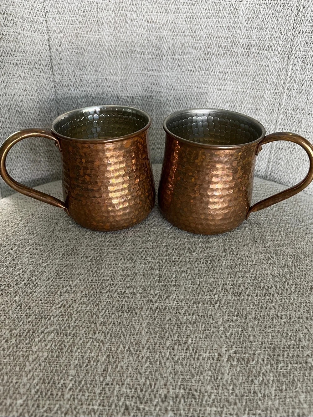 2 Williams Sonoma hammered copper patina handle mugs moscow mule